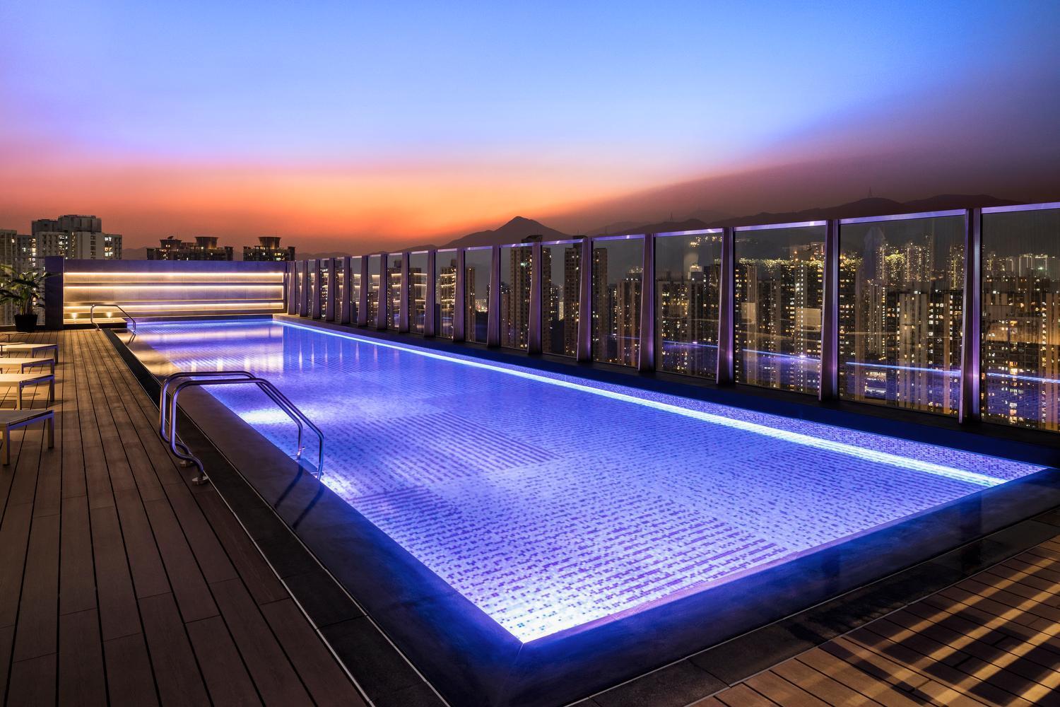 Alva Hotel By Royal Hongkong Exteriör bild Rooftop pool at The Mira Hong Kong