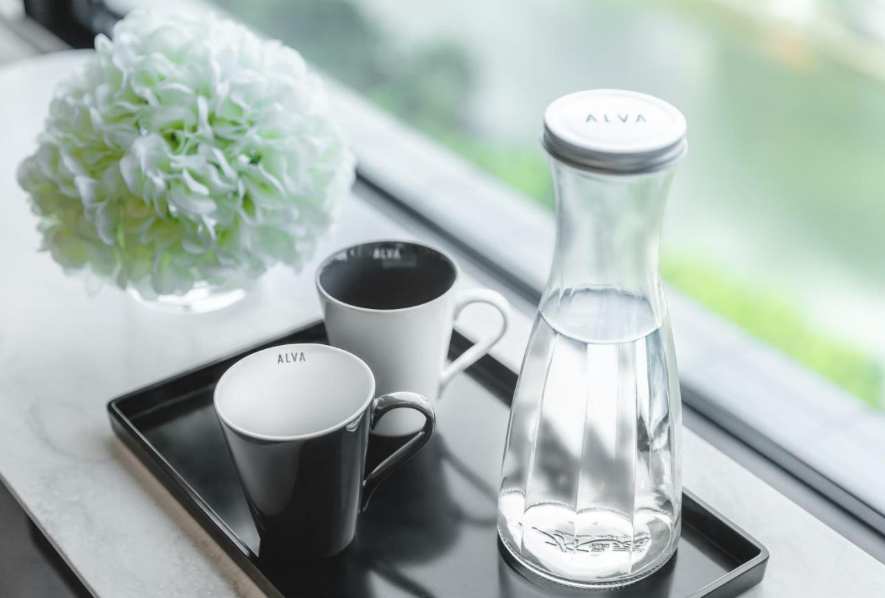 Alva Hotel By Royal Hongkong Exteriör bild A set of cups and a water decanter